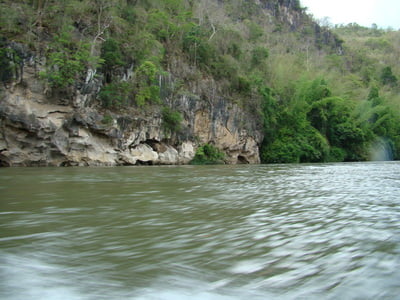 hotel-river-kwai-jungle-rafts_1