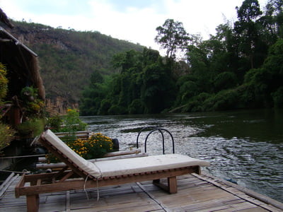 hotel-river-kwai-jungle-rafts_2